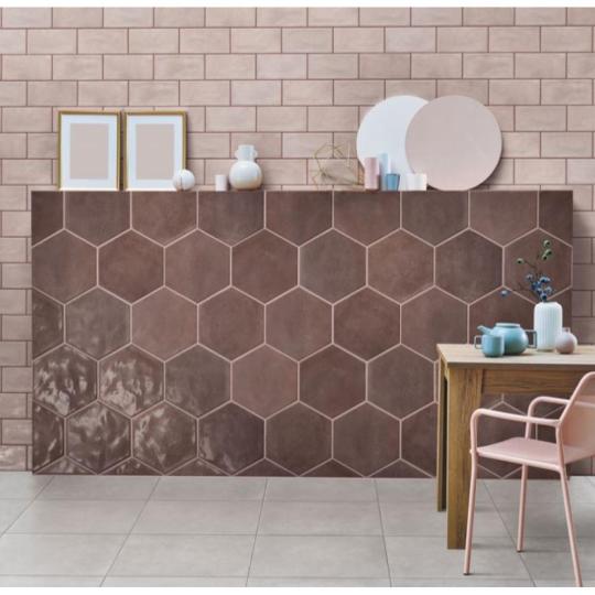 hexagon csempe hatszog alaku lila csempe etterem felujitas cukraszda felujitas lakas atalakitas konyha furdoszoba felujitas.JPG